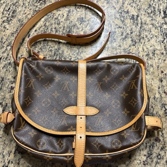 Louis Vuitton Handbags - Louis Vuitton monogram Saumar 30 crossbody bag